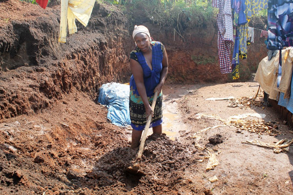 Kanyunyuzi liberates herself from poverty through bricklaying - Daily ...