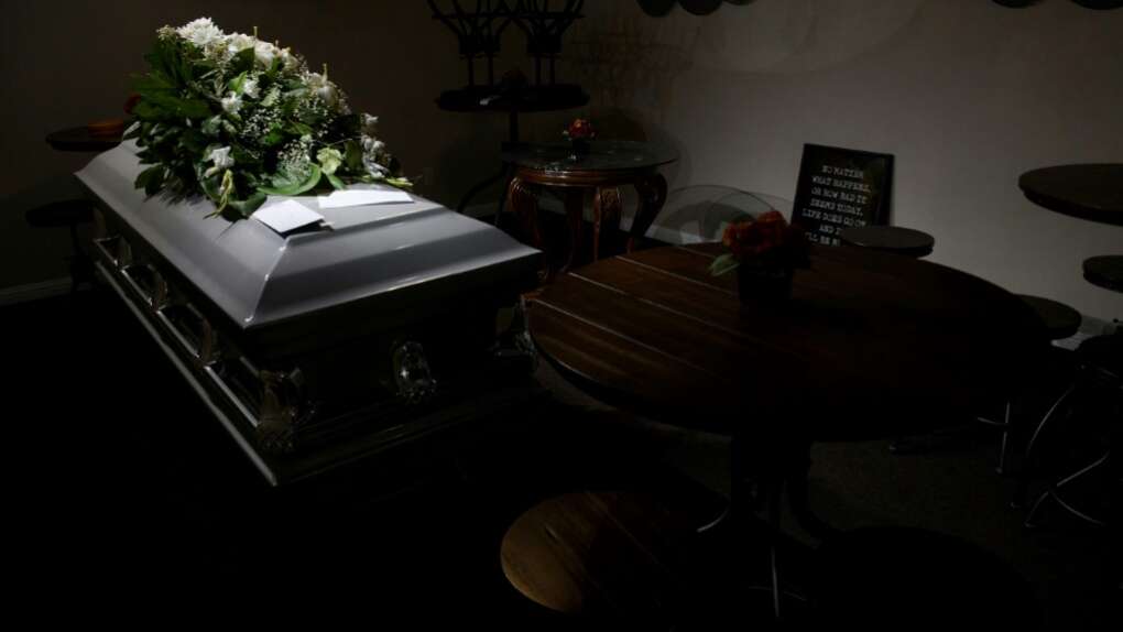 Woman Wakes Up Inside Coffin Two Days After She Was Declared Dead Monitor 