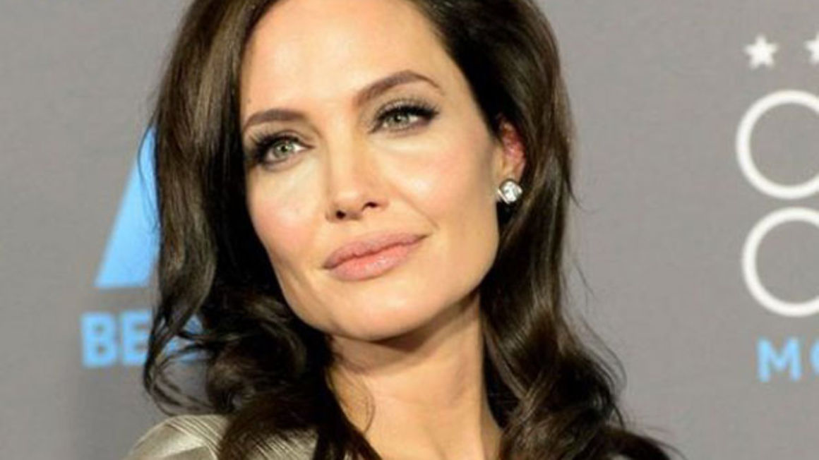 Angelina Jolie has ovaries removed over cancer fears