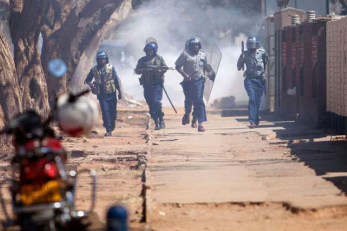 Police Fire Tear Gas Beat Anti Mugabe Marchers Monitor 9079
